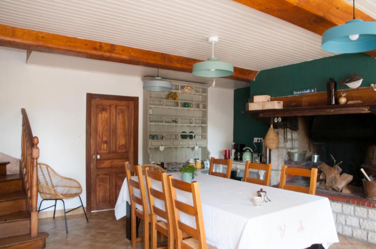 La Maison Des Tilleuls Saint-Germain-Sur-Seves ภายนอก รูปภาพ