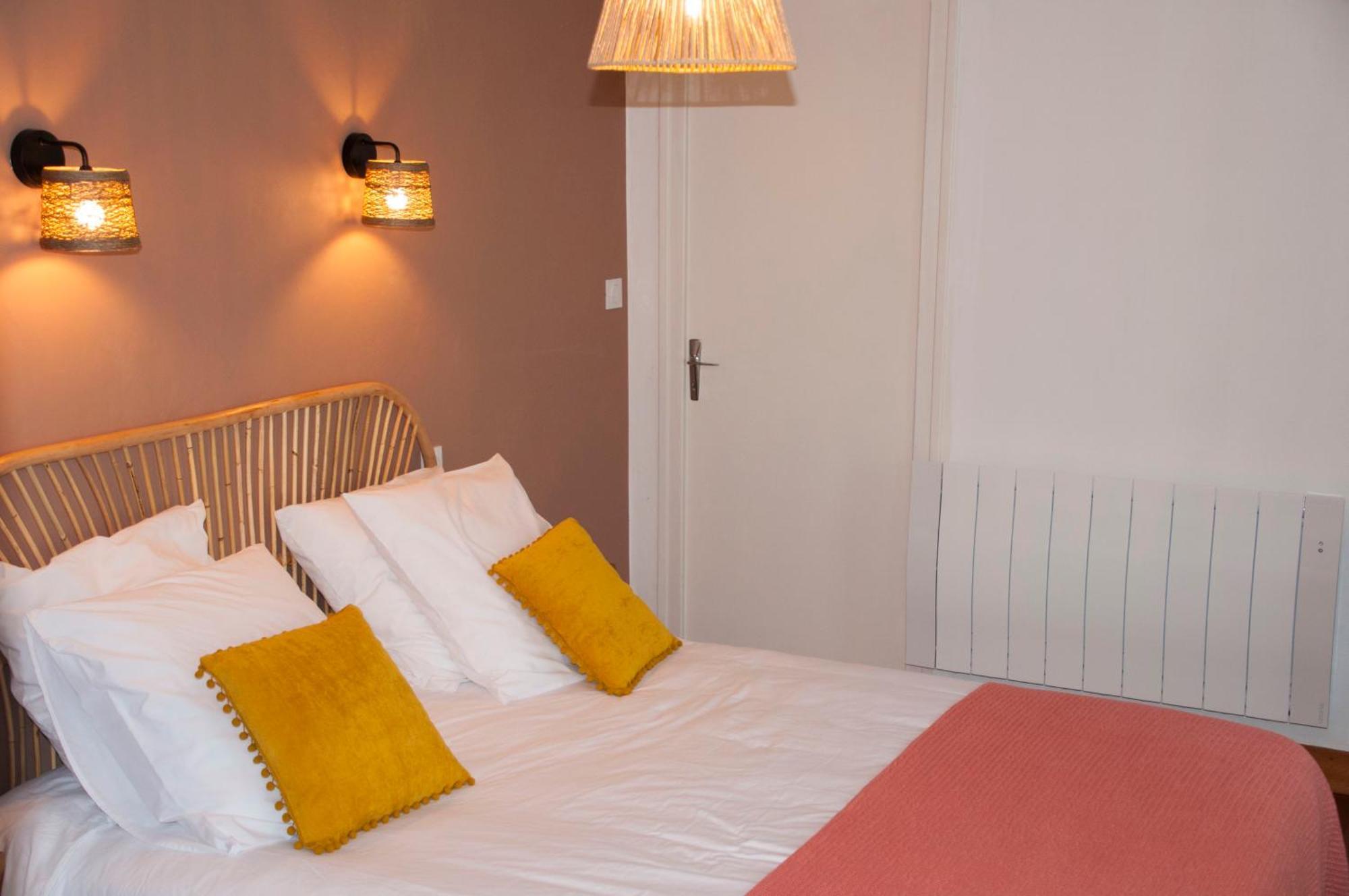 La Maison Des Tilleuls Saint-Germain-Sur-Seves ภายนอก รูปภาพ